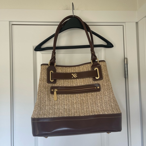 HUGE Woven Straw and Brown Leather Tote Bag with a vintage feel - Picture 4 of 7